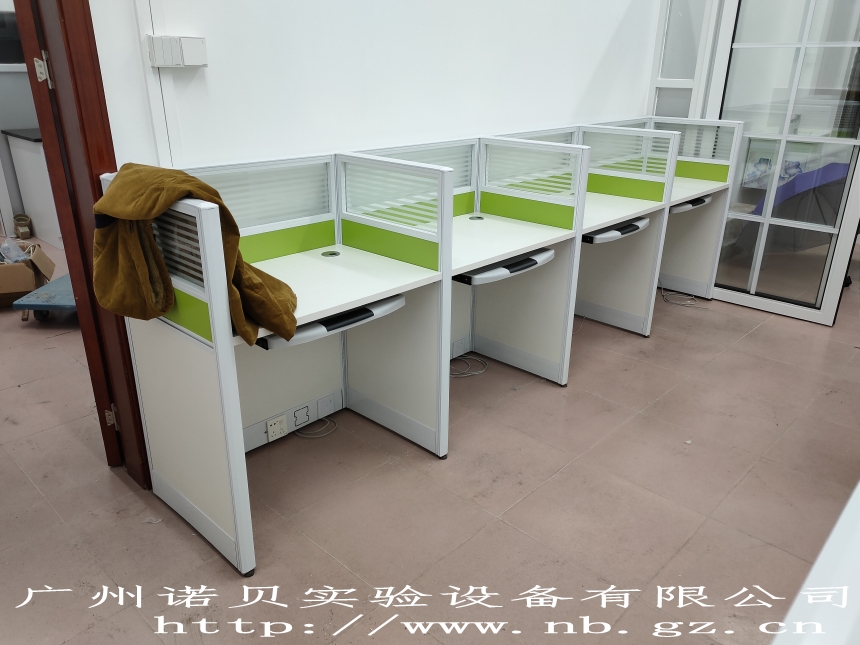 ��λ ���L �k���� �����_